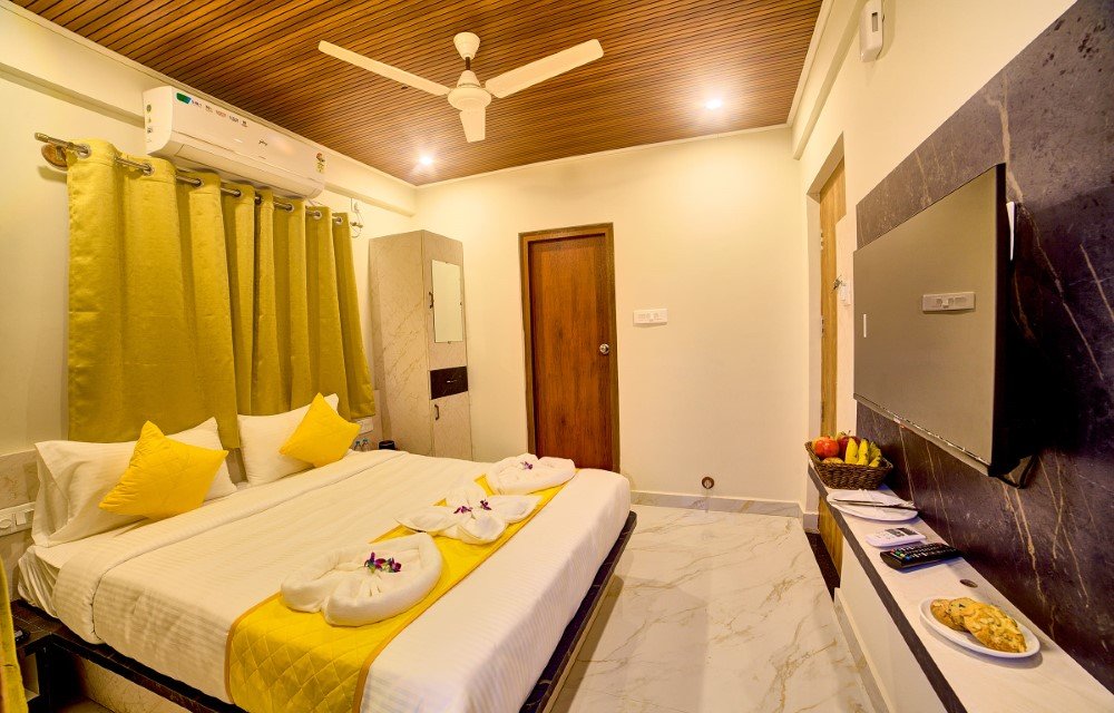 Deluxe Room at Hotel Airline Inn Picture