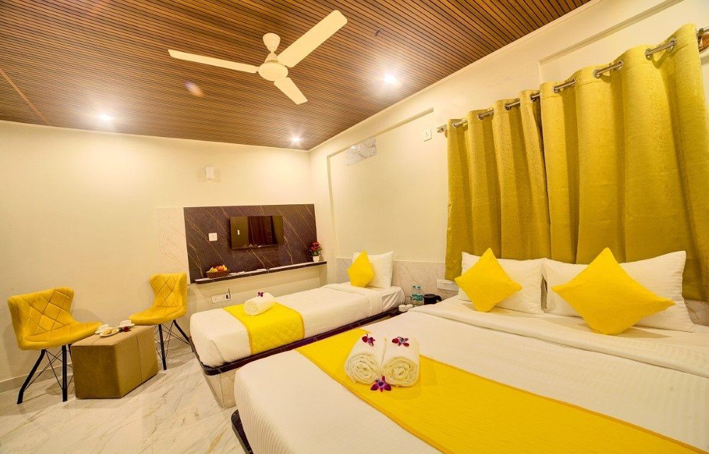Family Room at Hotel Airline Inn Picture